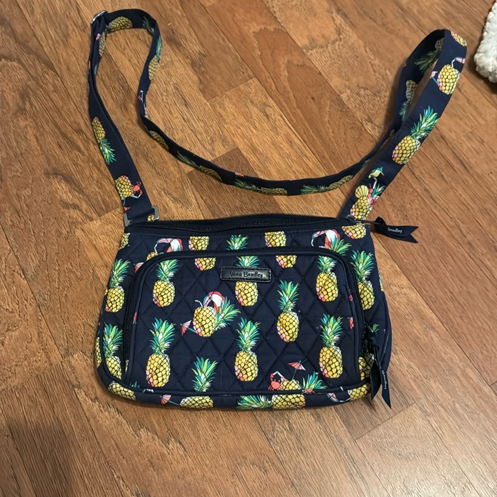 Cute Vera Bradley purse!! Like brand new
